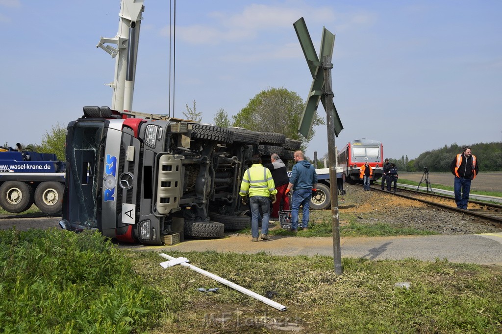 Schwerer VU LKW Zug Bergheim Kenten Koelnerstr P445.JPG - Miklos Laubert